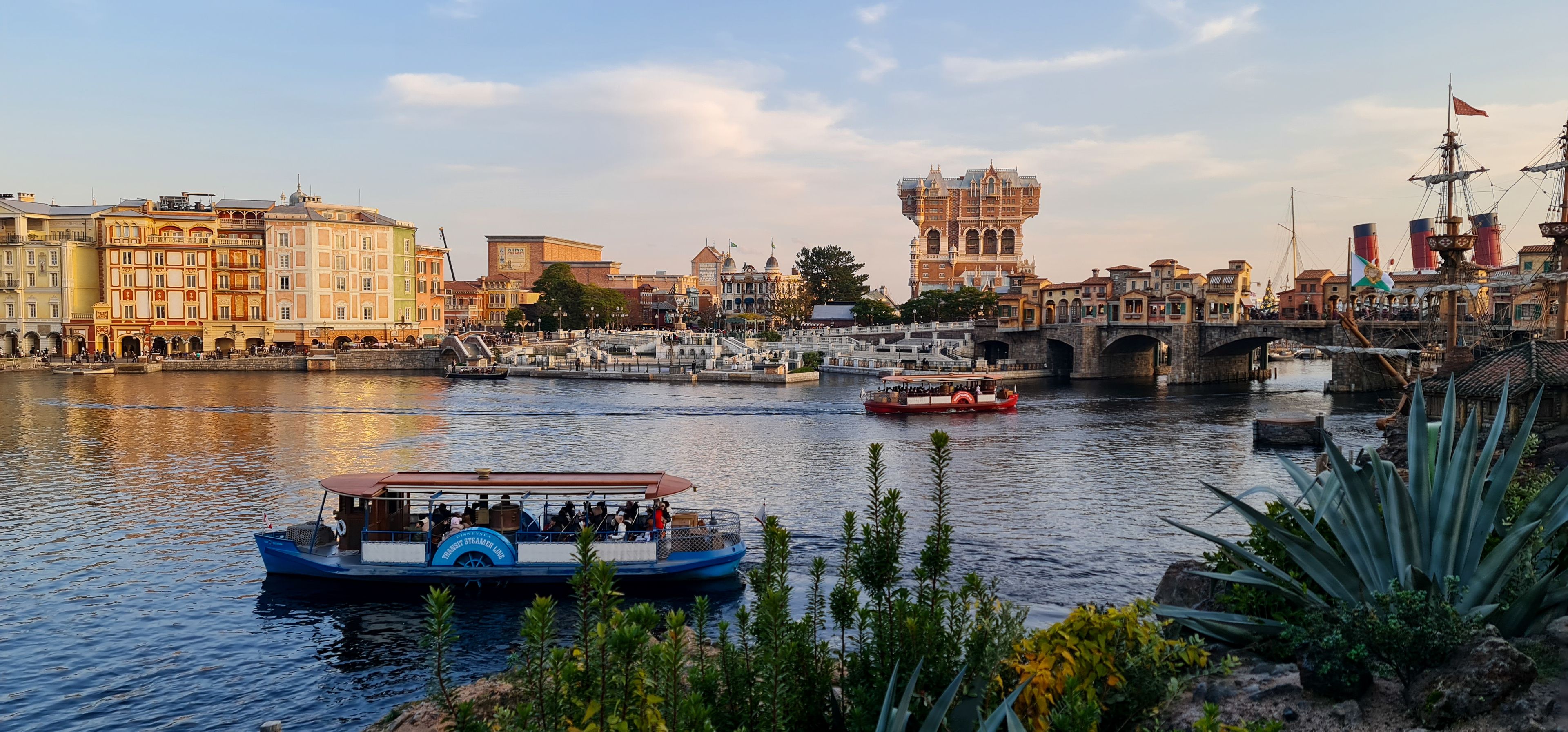 A river with boats, historic buildings, and a bridge.