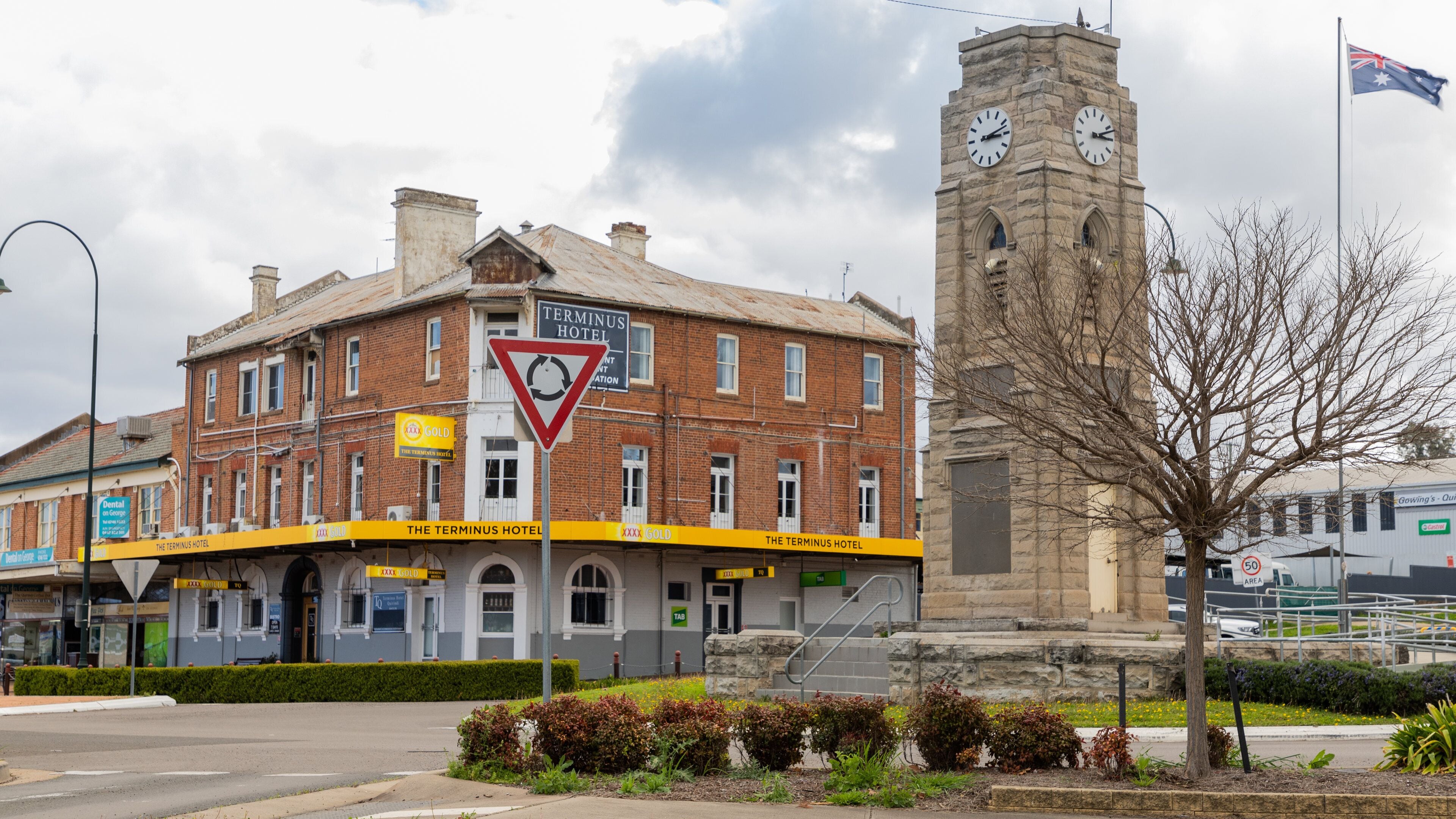 Quirindi which includes heritage architecture and a small town or village