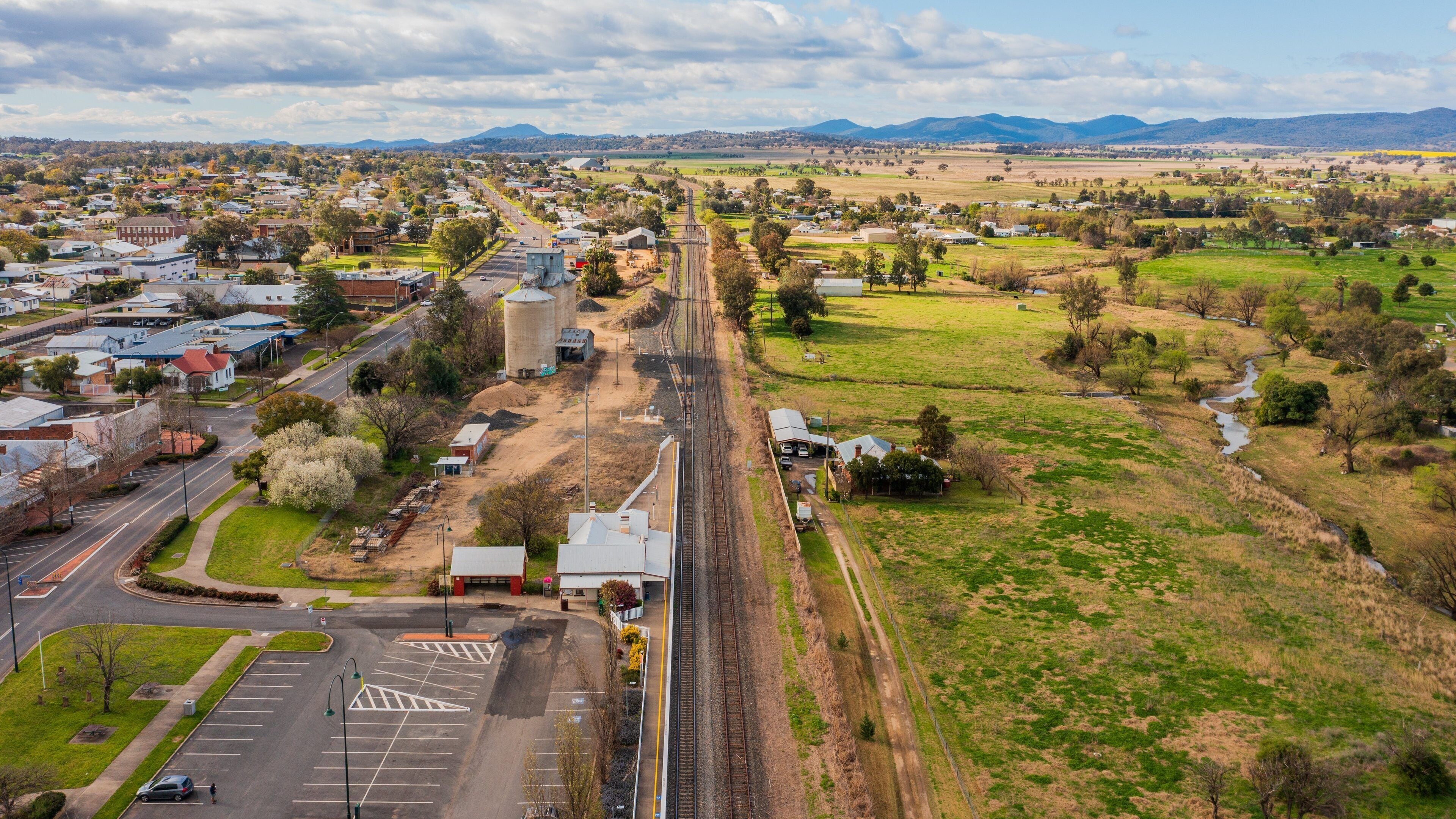 Quirindi showing landscape views and a small town or village