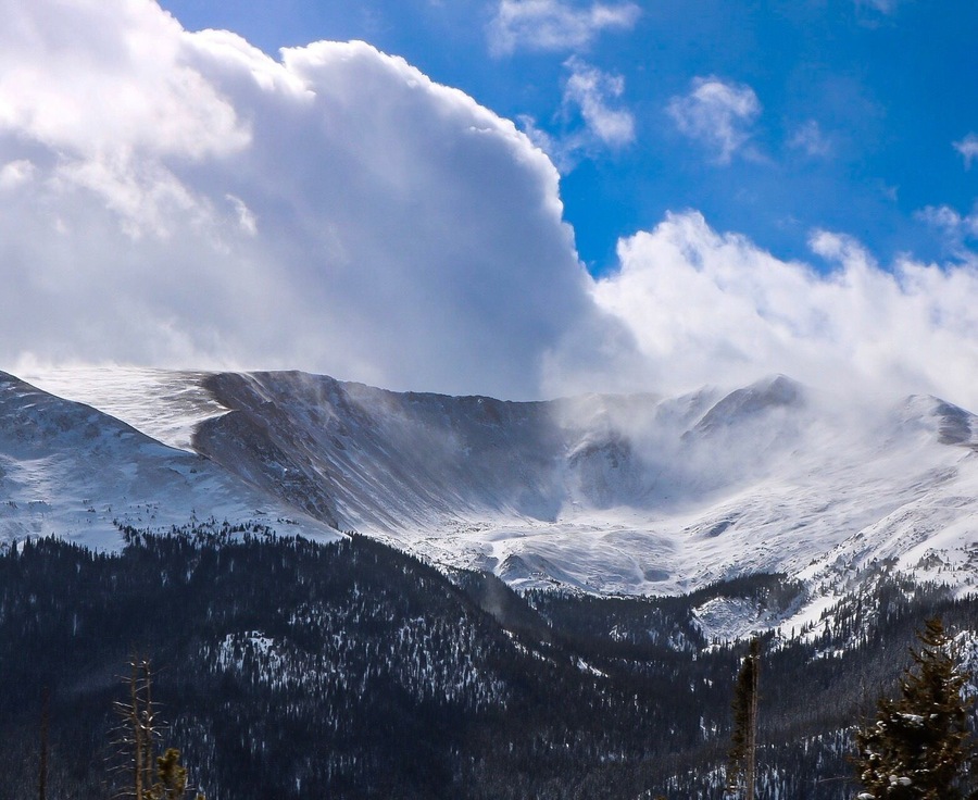 One of my FAVORITE mountain peaks, right across from the continental divide. Enjoy :)
#colorado #winterpark #continentaldivide #rockymountains