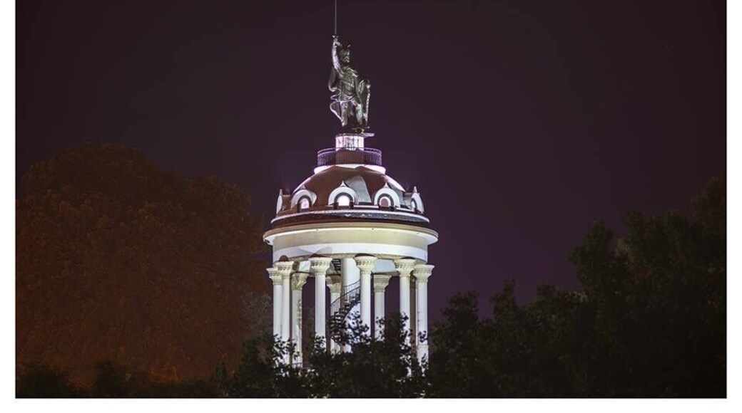 Some late night pictures with my friend, the old man on the hill, our very own superhero Herman the German