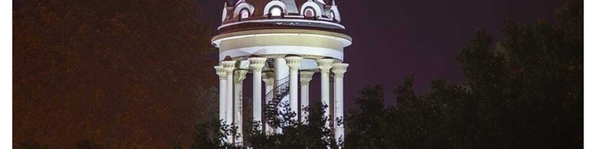 Some late night pictures with my friend, the old man on the hill, our very own superhero Herman the German