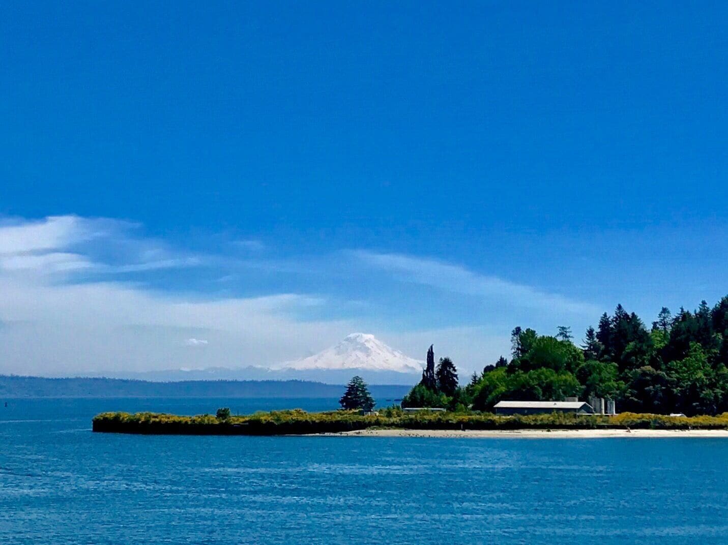 Mount Rainier from the charming town of Winslow on Bainbridge Island. A great day excursion day excursion from Seattle. 
