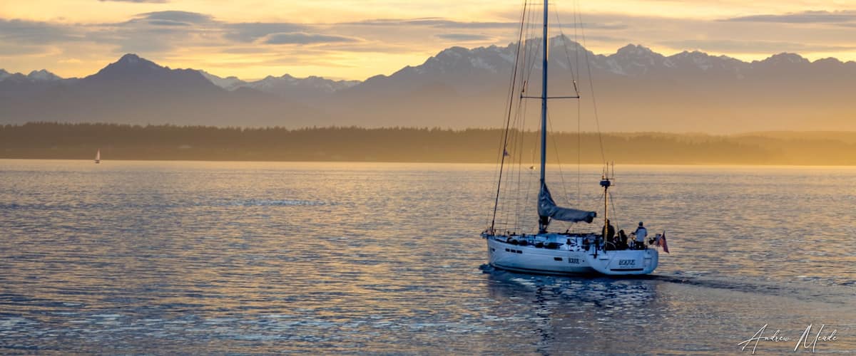 Sail away with me. Into the vibrant sunset. Love these summer colors
#pacificnorthwest #pnw #bainbridge #island #seattle #washington #sailing #sailboat #sunset #sky #mountains #usa