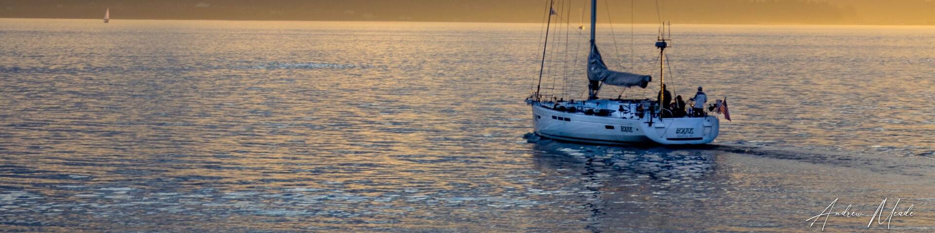 Sail away with me. Into the vibrant sunset. Love these summer colors
#pacificnorthwest #pnw #bainbridge #island #seattle #washington #sailing #sailboat #sunset #sky #mountains #usa