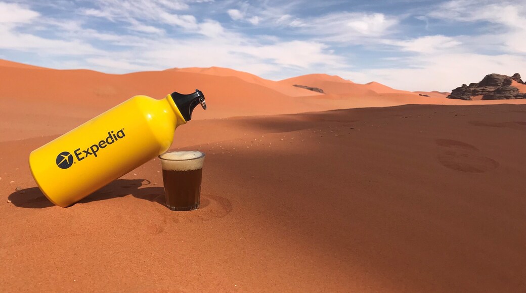 Between the dunes, we had breaks, and Touaregs offered us their famous tea! although it was strong, i got use to it after 2 days :-)
they usually serve the tea, 3 times in a row.
1st is "sour" like death
2nd is "soft" like life
3rd is "sweet" as love
#lifeatexpedia