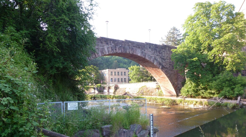 Pont à arches à Dillweißenstein. Construit entre 1853 et 1856 sous la direction de Julius Naeher.
