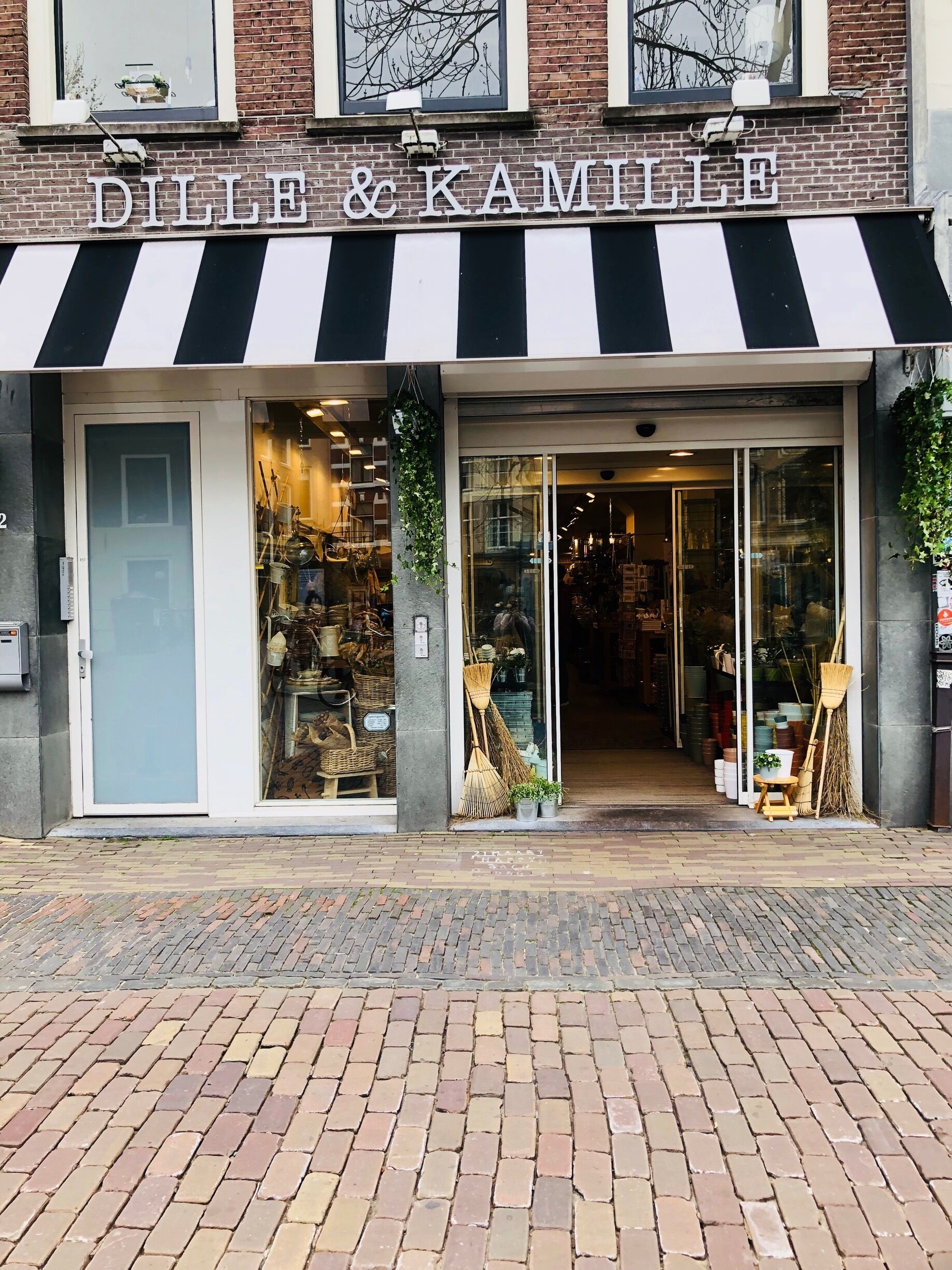 They are a must-visit for all chefs and wanna-be chefs! I finally got the iconic tote and a basket for market days! 