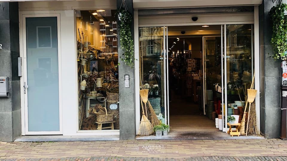 They are a must-visit for all chefs and wanna-be chefs! I finally got the iconic tote and a basket for market days!