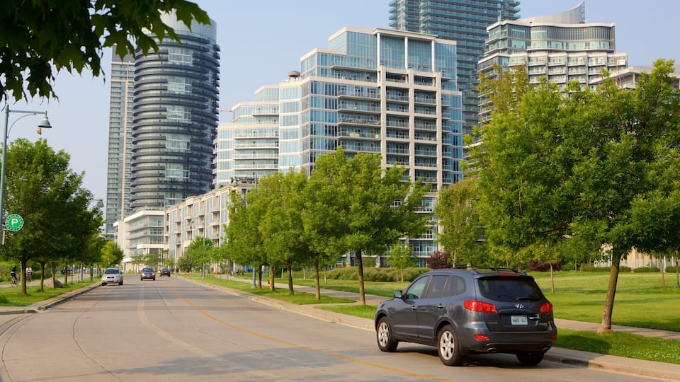 Etobicoke fasiliteter samt moderne arkitektur og gatescener