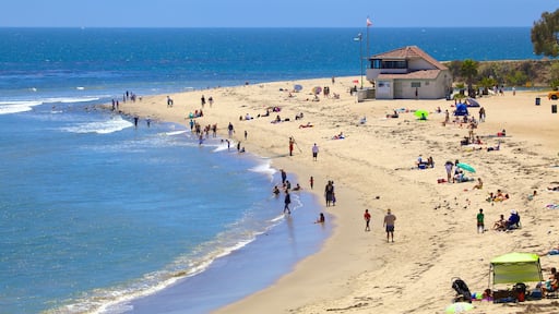 Malibu som viser udsigt over kystområde, en strand og svømning