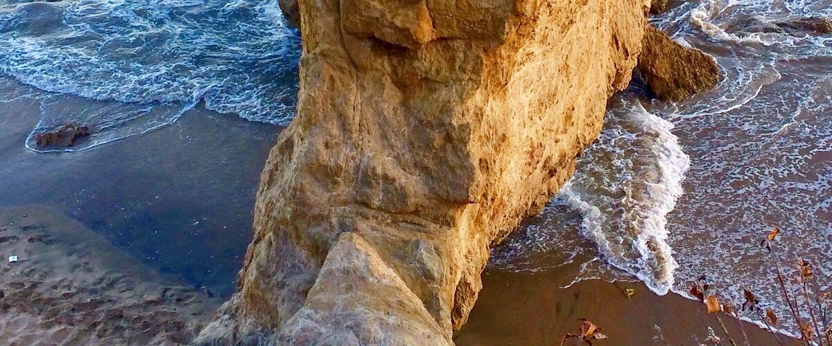 I been thinking of trying to get on top of the rock to catch some pictures.