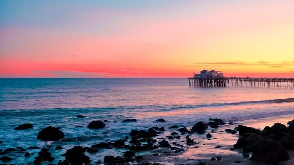 Malibu pier sunset 🌅