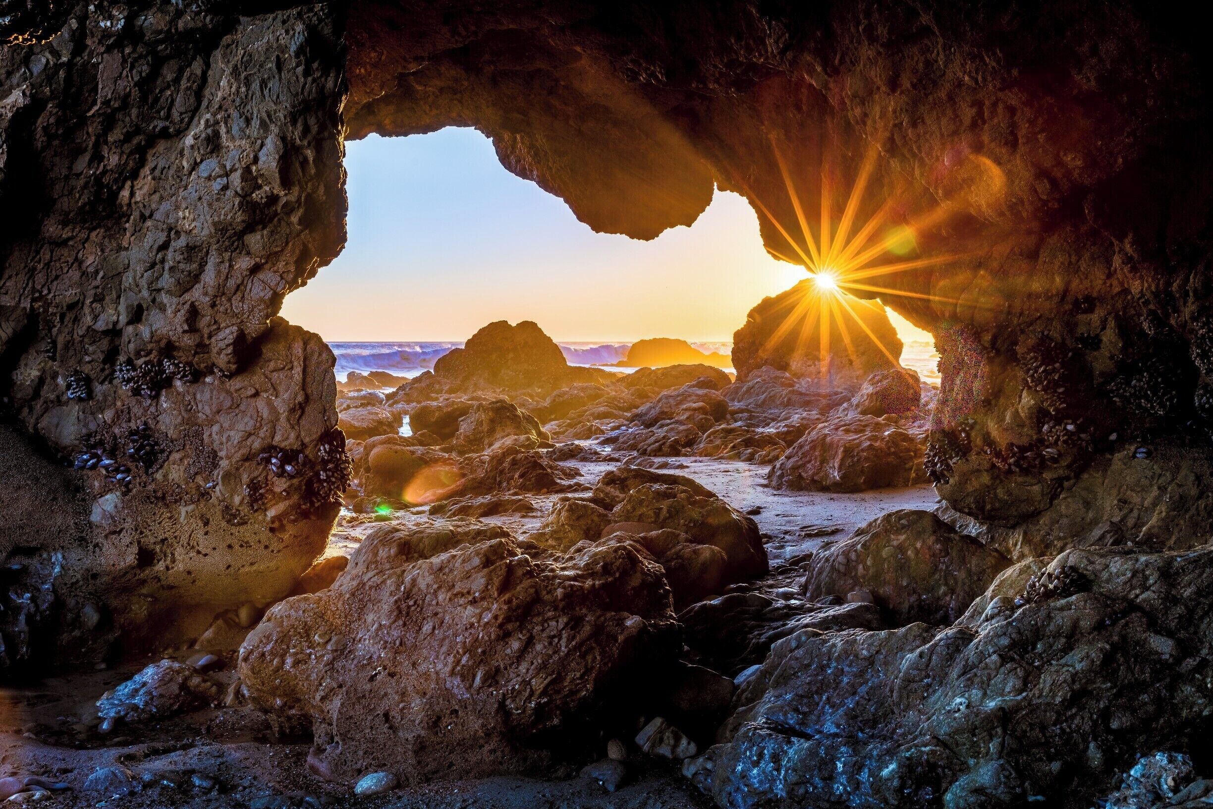 El Matador Beach is a cozy little spot in Malibu with lots to explore. Be sure to walk North a little and check out the caves!

#beachtips
#parks 
#citybestpics #cityscapes #travelblogger #sunsetlover #travels #travelblog #traveldiary #travelawesome #travelandlife #beach #malibu #losangeles