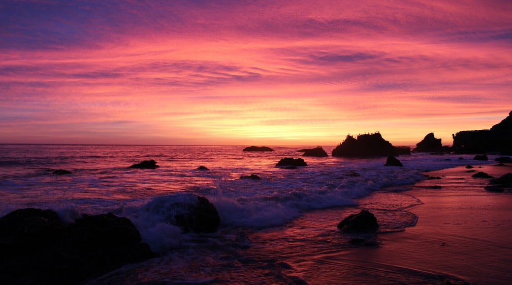 El Matador State Beach, Malibu CA
Malibu sunsets are the best.