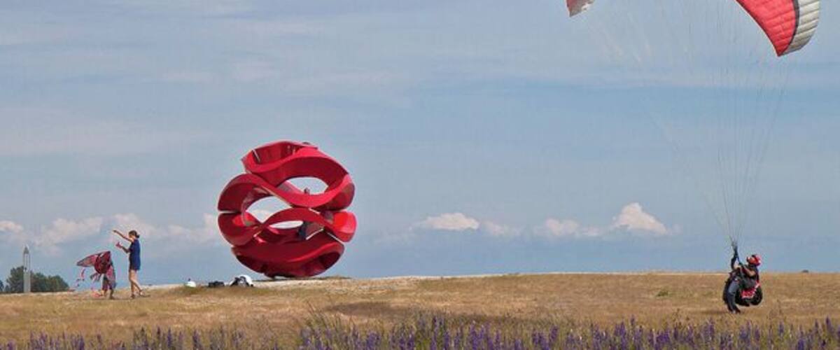 Garry Point Park is one of my favourite places to go in the Greater Vancouver Area, it's got great ocean views and you tend to see a lot of people there flying kites or (as in this case) parachutes. It's located in Steveston which is an awesome little touristy fishing community.
Unfortunately the 'Wind Waves' sculpture was temporary for Vancouver biennial celebrations a couple years back and is no longer there.
#weekendgetaway