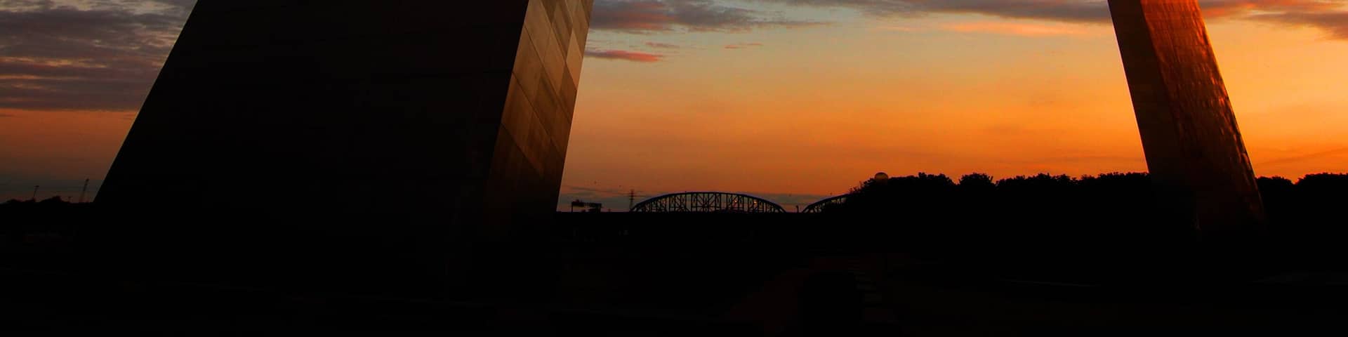 St Louis Arch Metal Gateway Landmark Sunset Glowing Orange Blue Sky