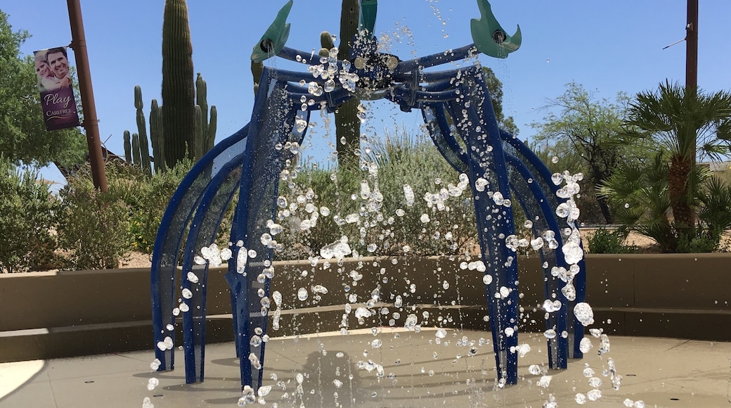 An underused area of cool relief in the heat of the day with water jets and sprays activated by a button.
One child with parents made some use as i was in the area and the water was wonderfully cooling.
#LikeALocal