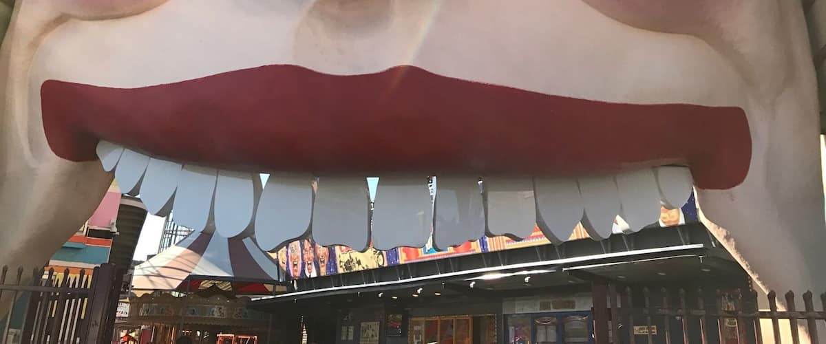 Super retro, old school park. Absolutely funky! Plus, you have the view of the Sydney Harbour Bridge and Opera House. A fun place to visit!