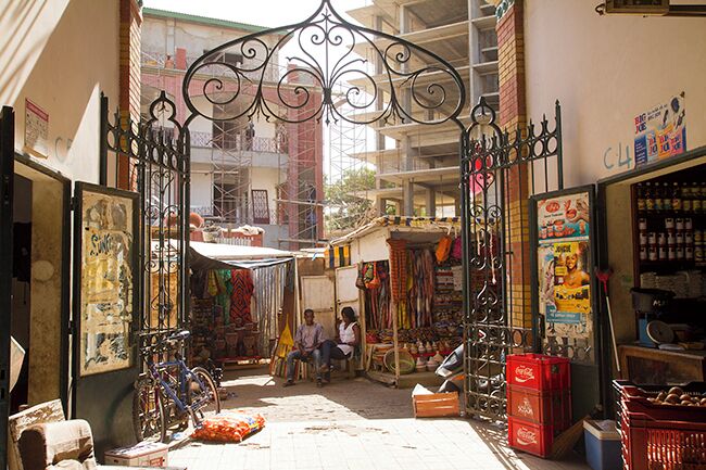This is a must visit, one of the best of Dakar`s markets! In a beautiful circular building the fish traders has their place in the center. Then comes butchers in the next circle, vegetable and fruit dealers outside there together with florists. Outside the building you will find typical African souvenirs such as jewelry, masks and sculptures.
Read more: http://www.travelwithallsenses.com/shopping-dakars-markets/