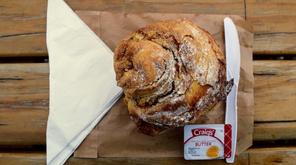 In old town Cromwell, NZ you can walk along a quiet lakeside and get a feel for the pioneer days of the country. Oh yeah, and you can get the BEST cinnamon scroll you'll ever get. Just pop into Armando's Kitchen and order one of these bad boys warmed up. It's like a giant, layered cinnamon muffin.
#NZ #Cromwell #SweetSpot
