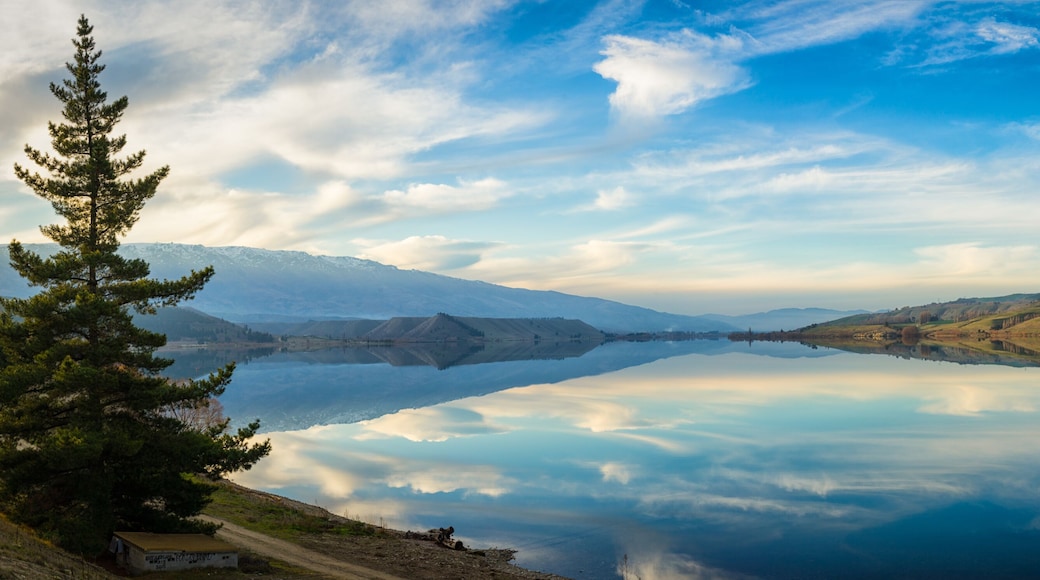 Panoramic view of Lake Dunstan in Cromwell