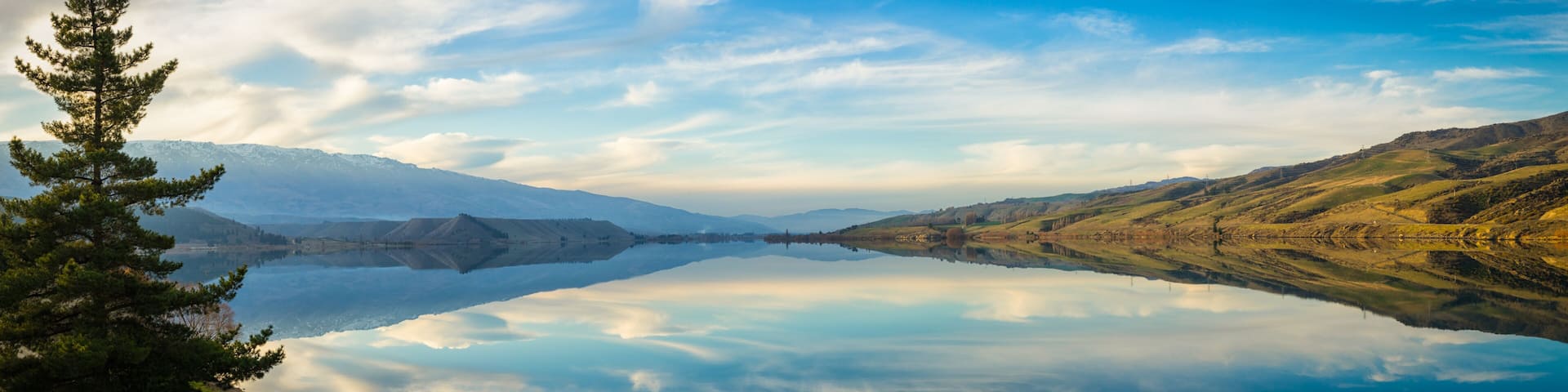 Panoramic view of Lake Dunstan in Cromwell