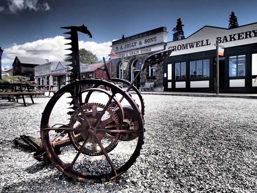 Cromwell Old Town has the kind of charms typical of historic Otago and other gems scattered all over New Zealand.
TRAVEL TIP :
If you're visiting Cromwell make sure to check out the Sunday Markets in the Old Town (Operating Jan-Apr)