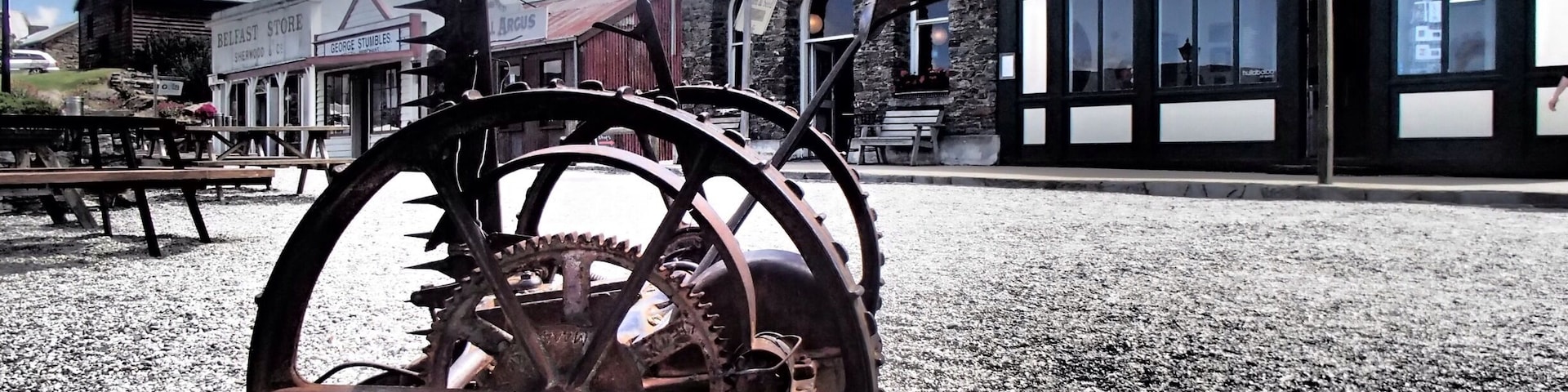 Cromwell Old Town has the kind of charms typical of historic Otago and other gems scattered all over New Zealand.
TRAVEL TIP :
If you're visiting Cromwell make sure to check out the Sunday Markets in the Old Town (Operating Jan-Apr)