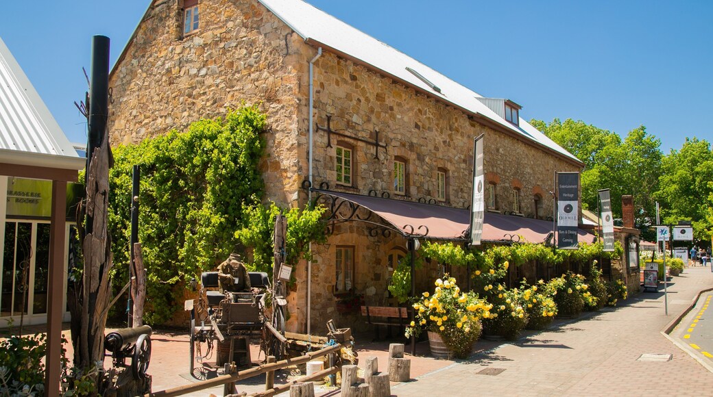 Hahndorf showing flowers