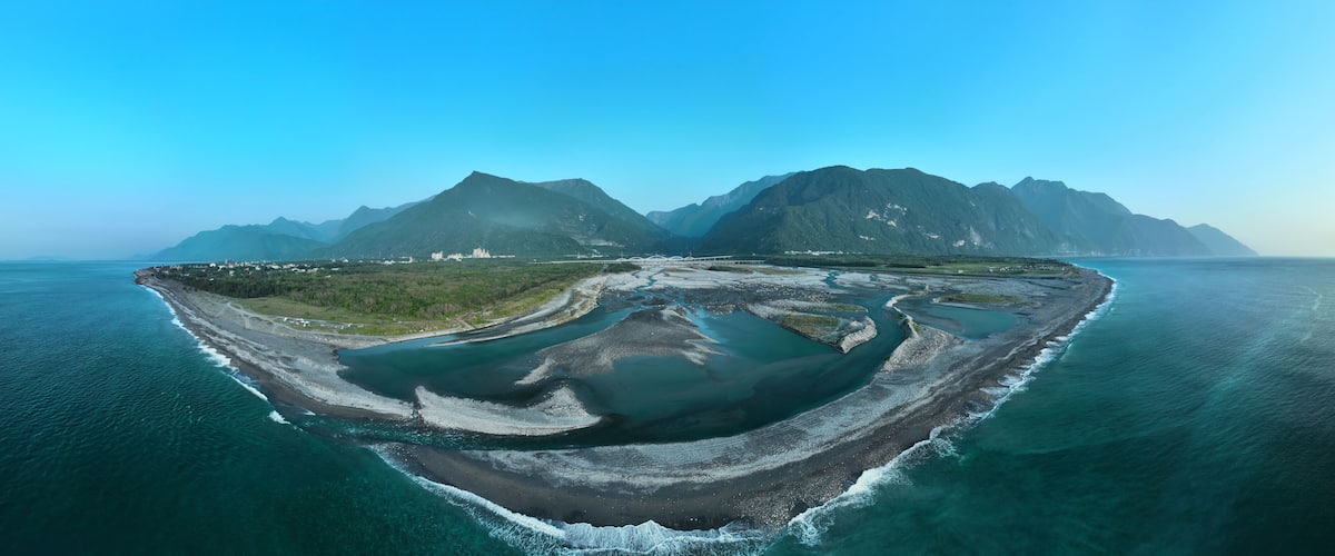 Liwu River - is a river entirely located in Xiulin Township, Hualien County, Taiwan. The deep gorges of Taroko National Park are formed by this river