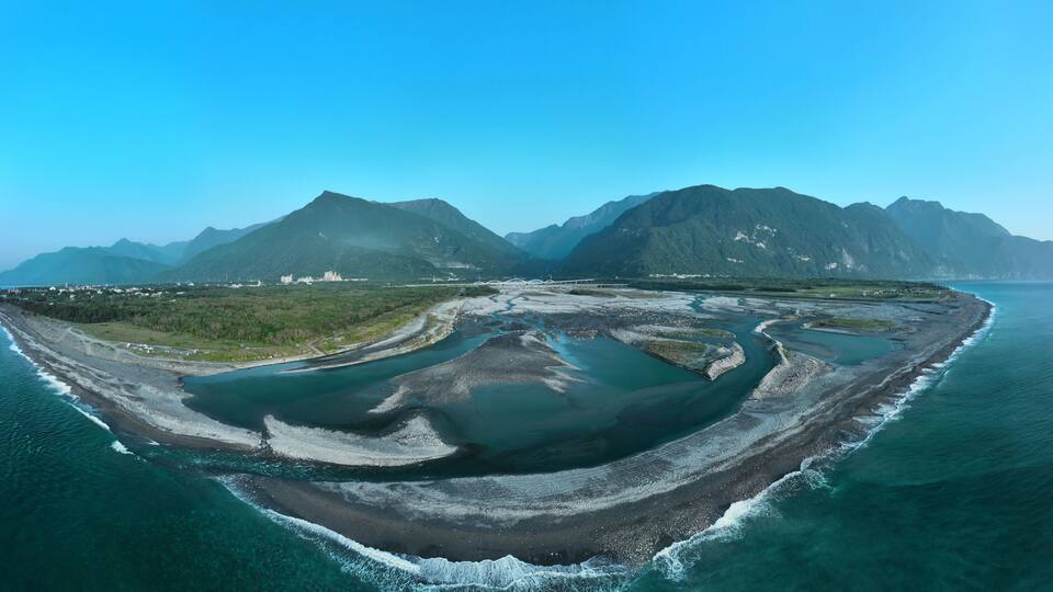 Liwu River - is a river entirely located in Xiulin Township, Hualien County, Taiwan. The deep gorges of Taroko National Park are formed by this river