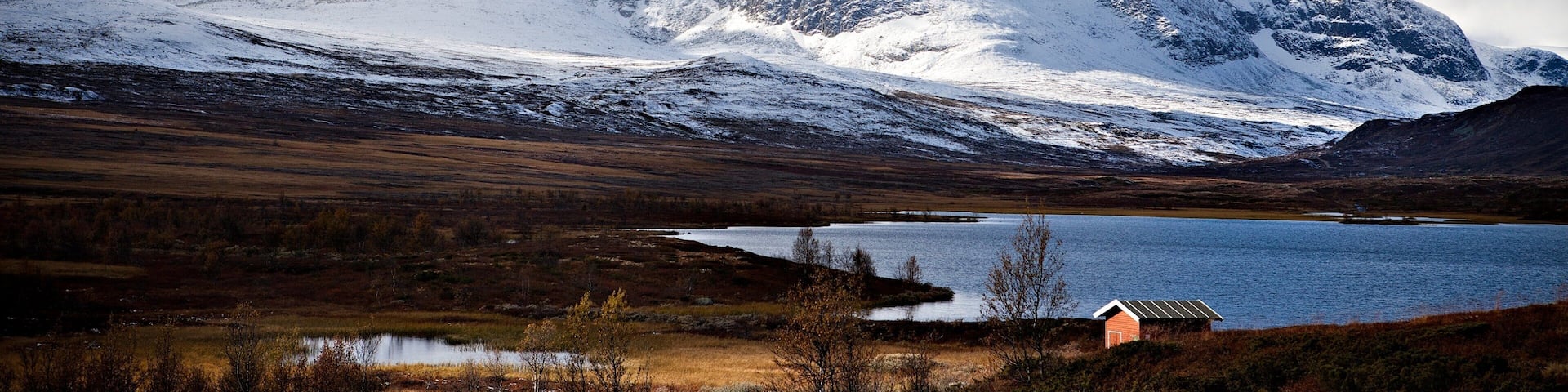 Geilo showing mountains, a lake or waterhole and snow