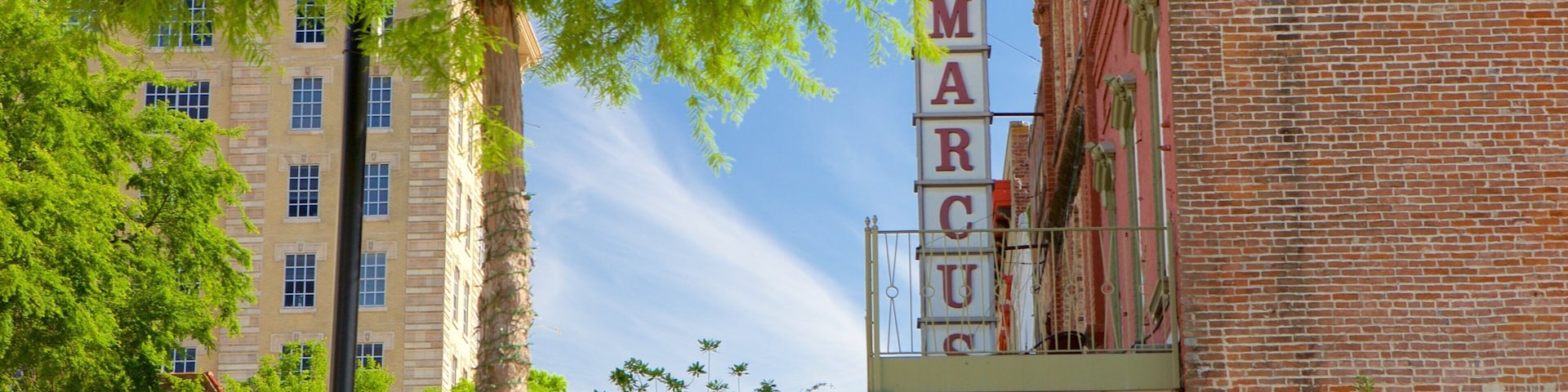 Vicksburg which includes a small town or village