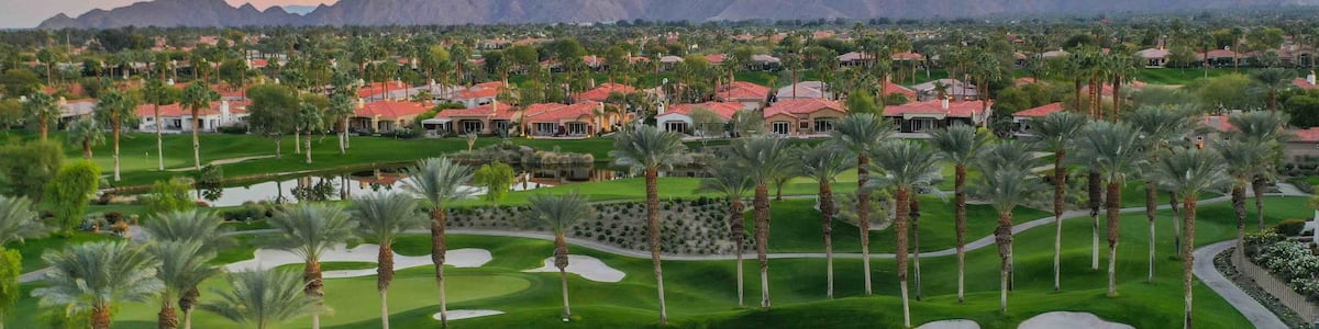 Four! Don’t get hit by the golf ball...I mean drone! #golf #palmsprings #palmdesert #coachella #california #travel #sunset #mountain #canyon #optoutside