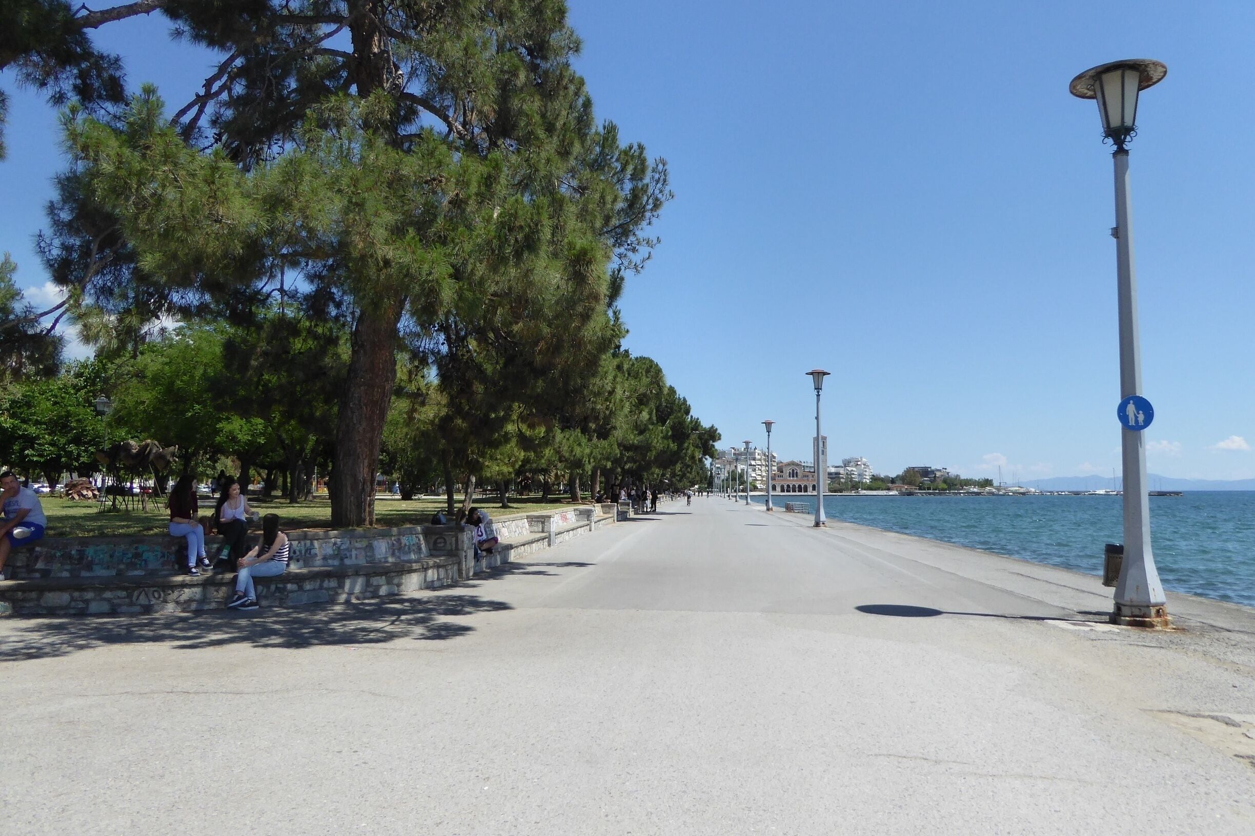 The park area of the waterfront in Volos. Volos is a wonderful city in it's own right and it is also the gateway to the stunningly beautiful Pelion region.