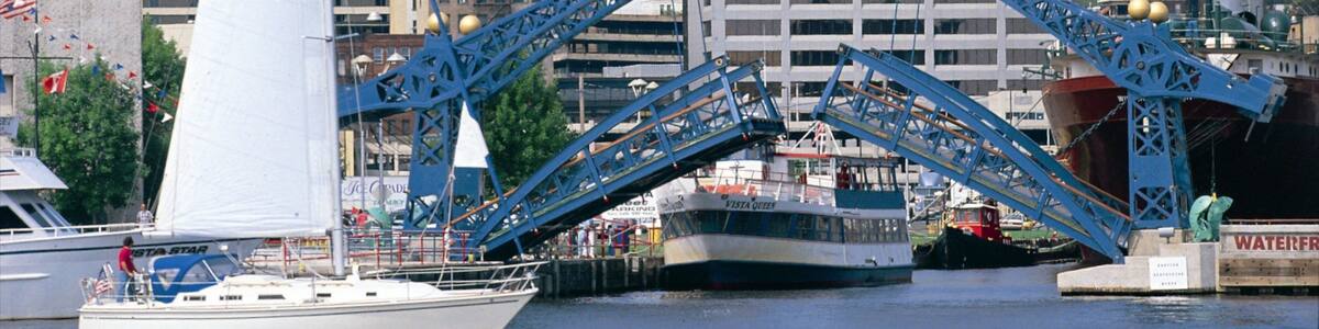 Duluth showing sailing, a coastal town and a bridge