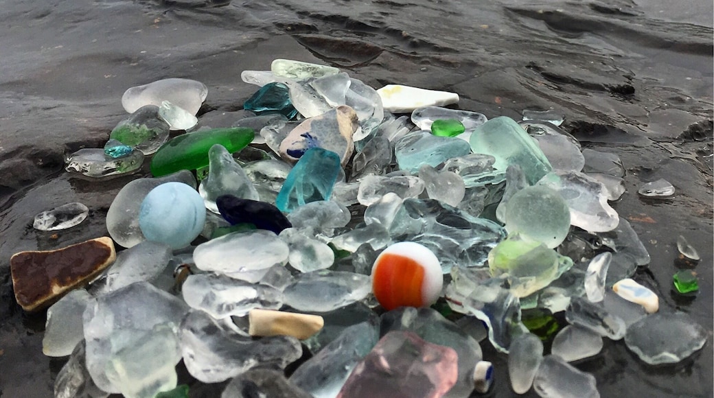 My favorite days in my favorite city! 🍬 #seaglass #takeahike