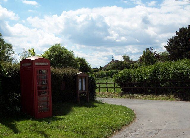 Telephone box and notice board, Tarrant Monkton