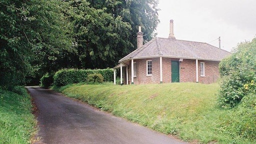 Milborne St. Andrew: The Lodge, Longthorns The parish boundary between Milborne and Winterborne Whitechurch goes north/south to the west of here, but takes a detour so that Longthorns is included in Milborne parish.