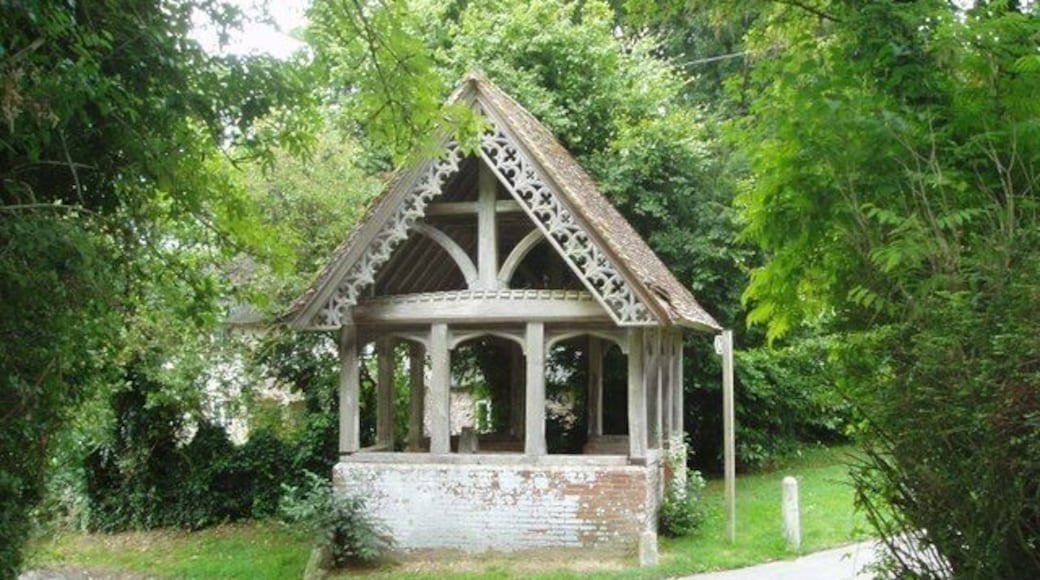 Well near St Laurence church at Farnham. The village well now disused
