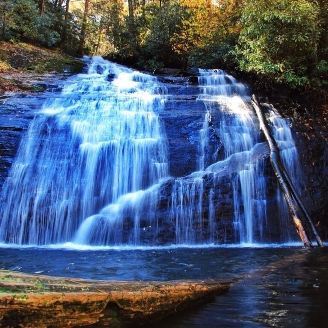 It's a hard to find Helton creek. It's a well kept secret. When you are 129 going up the mountain after Vogule State Park the road widens for passing, after the first big turn there is a road on the left with a small sign, Helton Creek falls. That's it. Just take that road, then take the dirt road it turns into, then you are there after a mile or two.