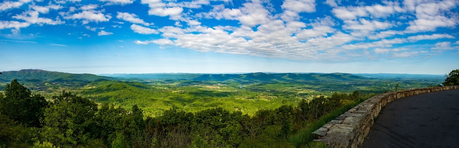 Signal Knob overlook on Skyline Drive in the Shenandoah National Park, Virginia