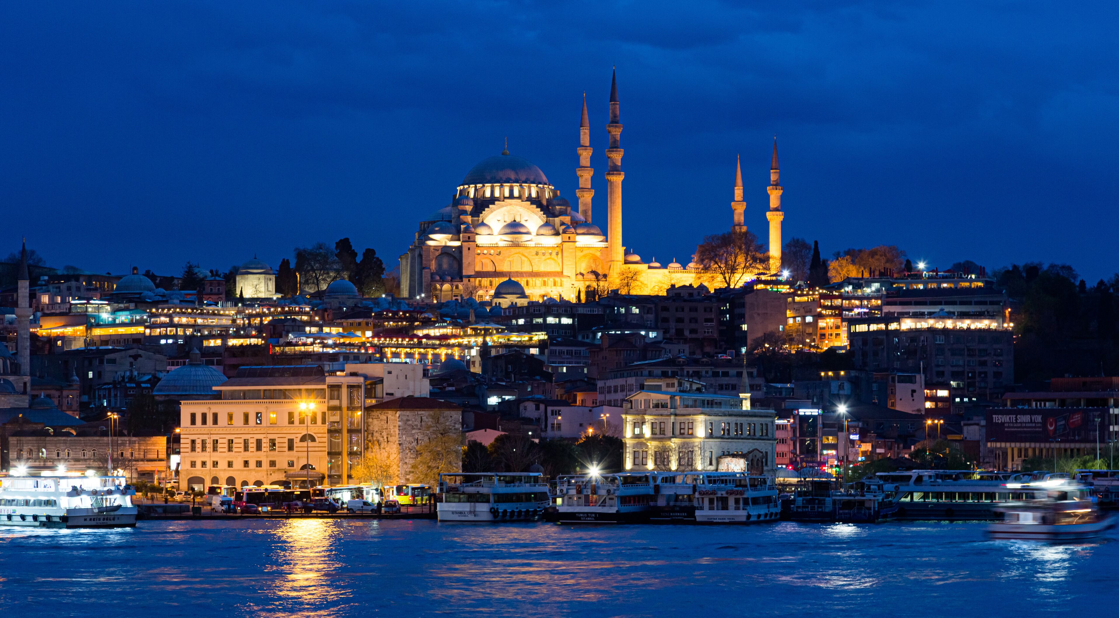 Süleymaniye Mosque at night in Eminonu, Istanbul, Turkey.