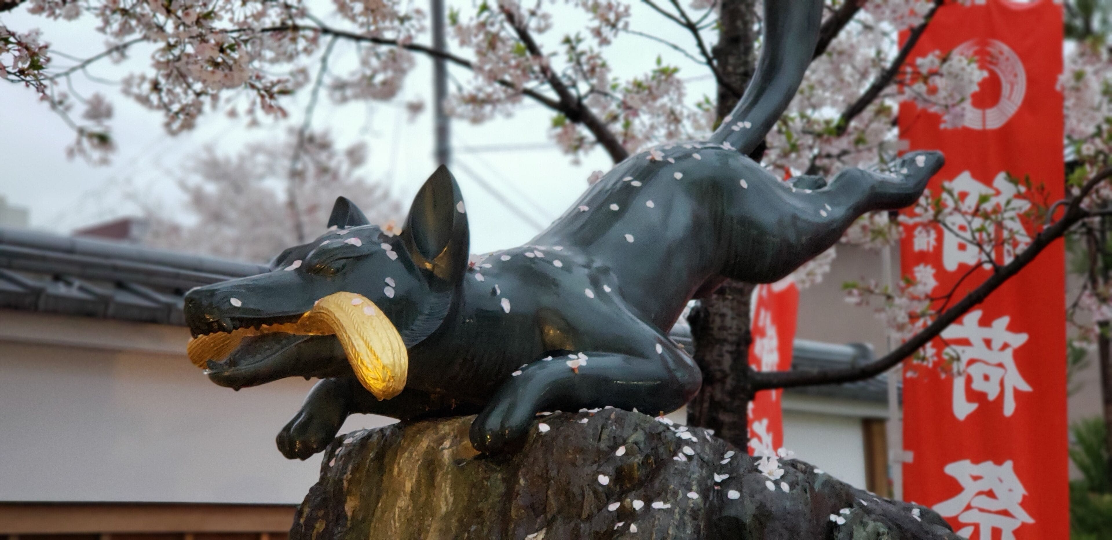 A beautiful fox clutching a bundle of wheat in its jaws greets you as you exit Inari Station. Towards the end of the cherry blossom season, the statue is often blanketed in fallen petals.