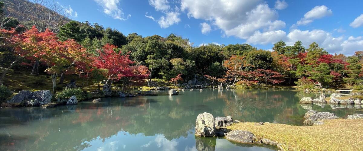 Take the Sagano Scenic Railway in Arashiyama, Kyoto to discover natural beauty of Kyoto and its mountains #lifeatexpediagroup