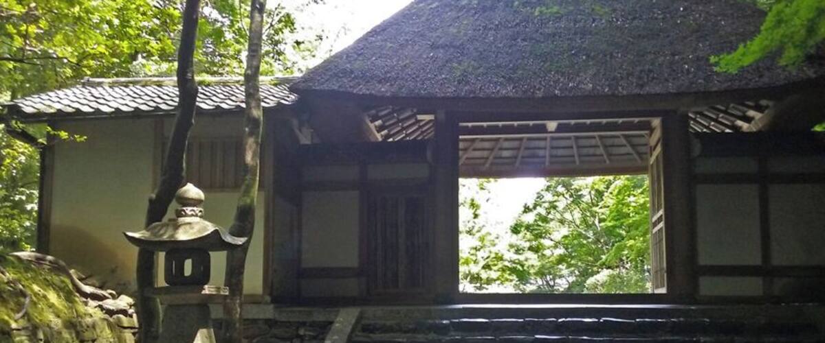 Quiet, mossy Honen-In Temple.