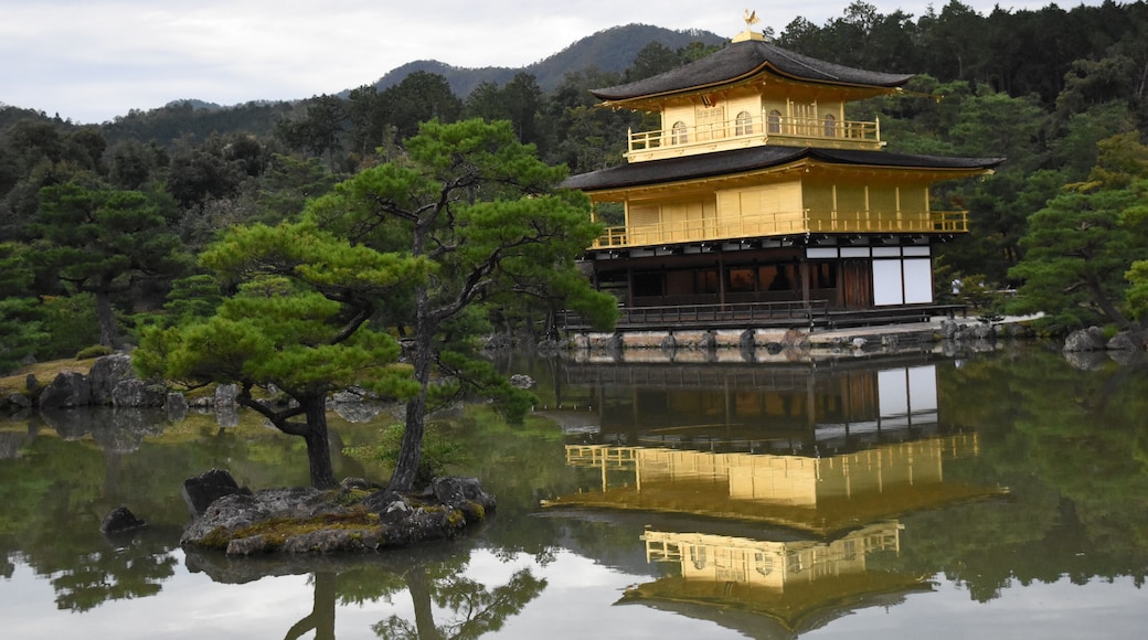 scenery of Kinkakuji.
It is one of the most popular buildings in Japan, attracting a large number of visitors annually.
It is designated as a National Special Historic Site, a National Special Landscape and is one of 17 locations making up the Historic Monuments of Ancient Kyoto which are World Heritage Sites.