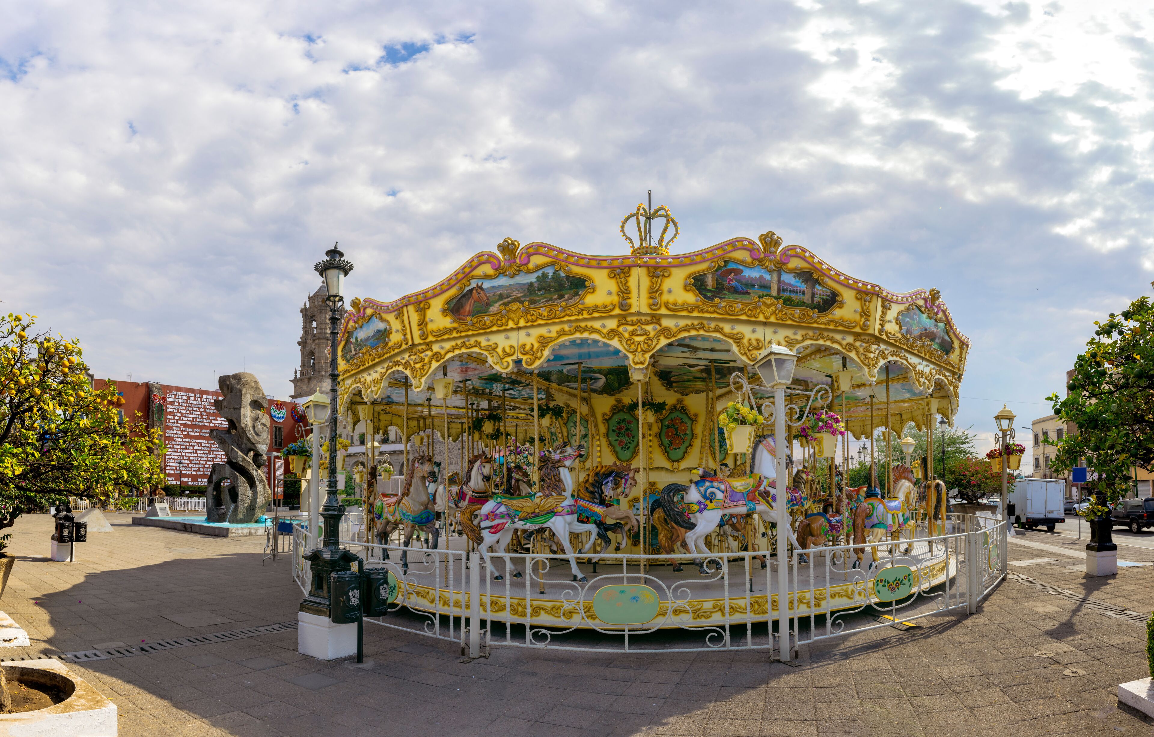Toma Panorámica Centro Irapuato Carrusel Tradicional Colorido Caballos