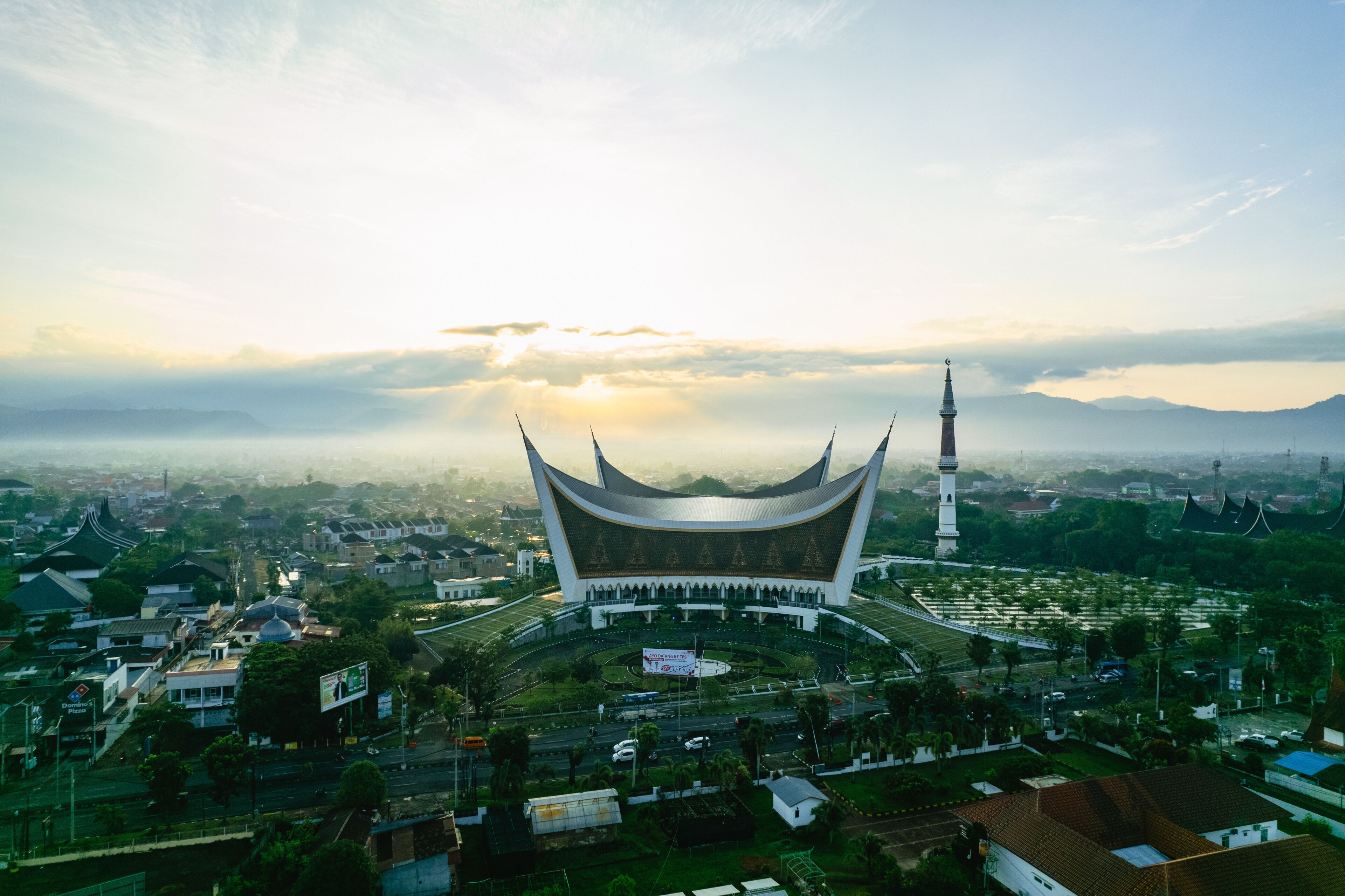 Morning sun The Great Mosque of West Sumatra is the largest mosque in West Sumatra, which is located in Chatib Sulaiman, North Padang District, Padang City.